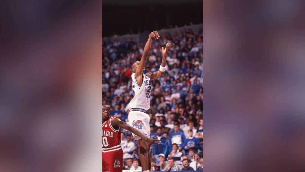 February 8, 1992; Memphis, TN, USA; Memphis State vs Arkansas. Annfernee Penny Hardaway, #25.
