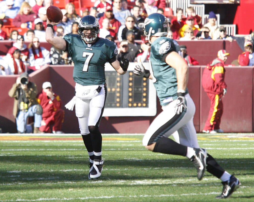 Dec. 10, 2006; Landover, MD, USA; Philadelphia Eagles quarterback (7) Jeff Garcia throws to tight end (89) Matt Schobel against the Washington Redskins at FedEx Field.