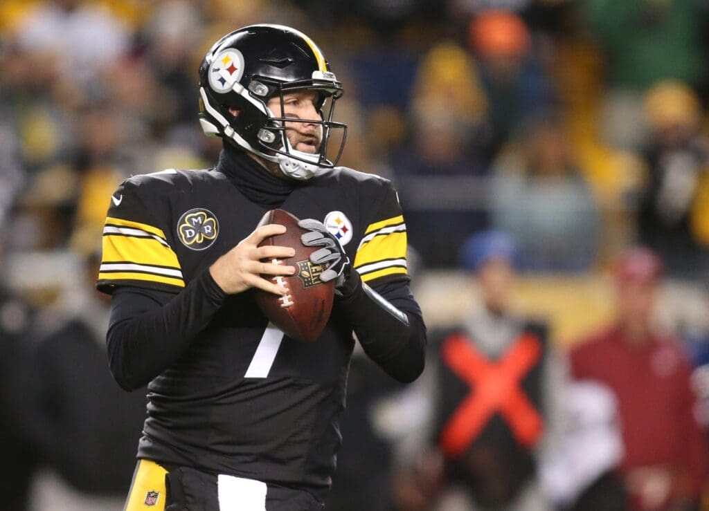 Dec 10, 2017; Pittsburgh, PA, USA; Pittsburgh Steelers quarterback Ben Roethlisberger (7) looks to pass against the Baltimore Ravens during the first quarter at Heinz Field.
