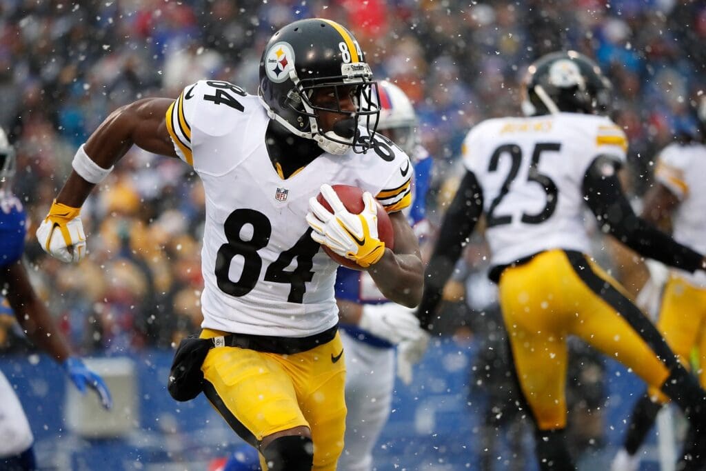Dec 11, 2016; Orchard Park, NY, USA; Pittsburgh Steelers wide receiver Antonio Brown (84) runs after a catch during the second half against the Buffalo Bills at New Era Field. The Steelers beat the Bills 27-20.