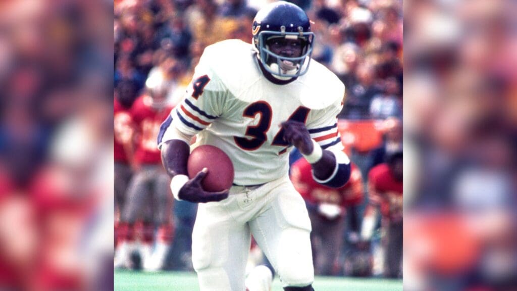 Nov 16, 1975; San Francisco, CA, USA; FILE PHOTO; Chicago Bears running back Walter Payton (34) carries the ball against the San Francisco 49ers at Candlestick Park. The 49ers defeated the Bears 31-3