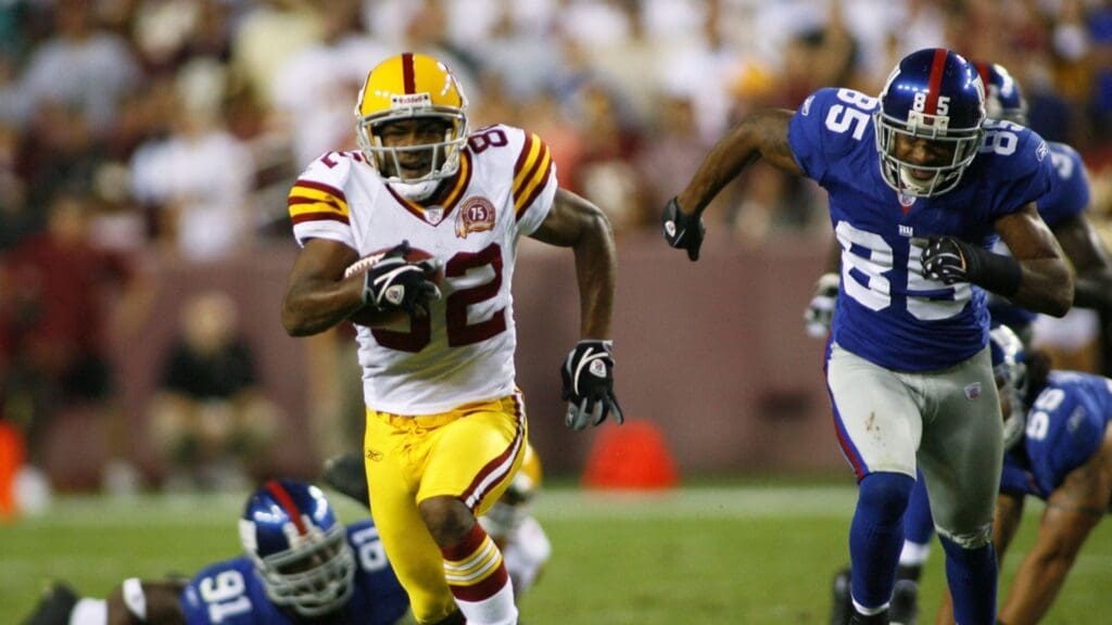 Sept 23, 2007; Landover, MD, USA; Washington Redskins wide receiver Antwaan Randle El (82) returns a punt in the final minutes as New York Giants wide receiver David Tyree (85)pursues at FedEx Field in Landover, MD. The Giants held on to win 24-17