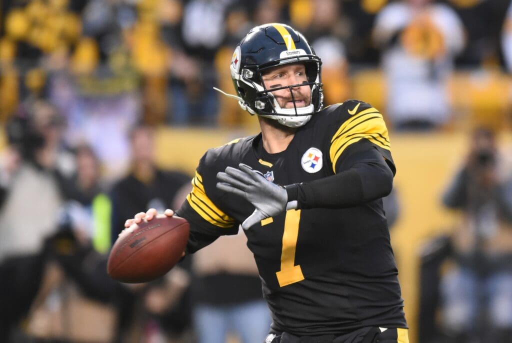 Dec 16, 2018; Pittsburgh, PA, USA; Pittsburgh Steelers quarterback Ben Roethlisberger (7) throws a first quarter pass against the New England Patriots at Heinz Field.