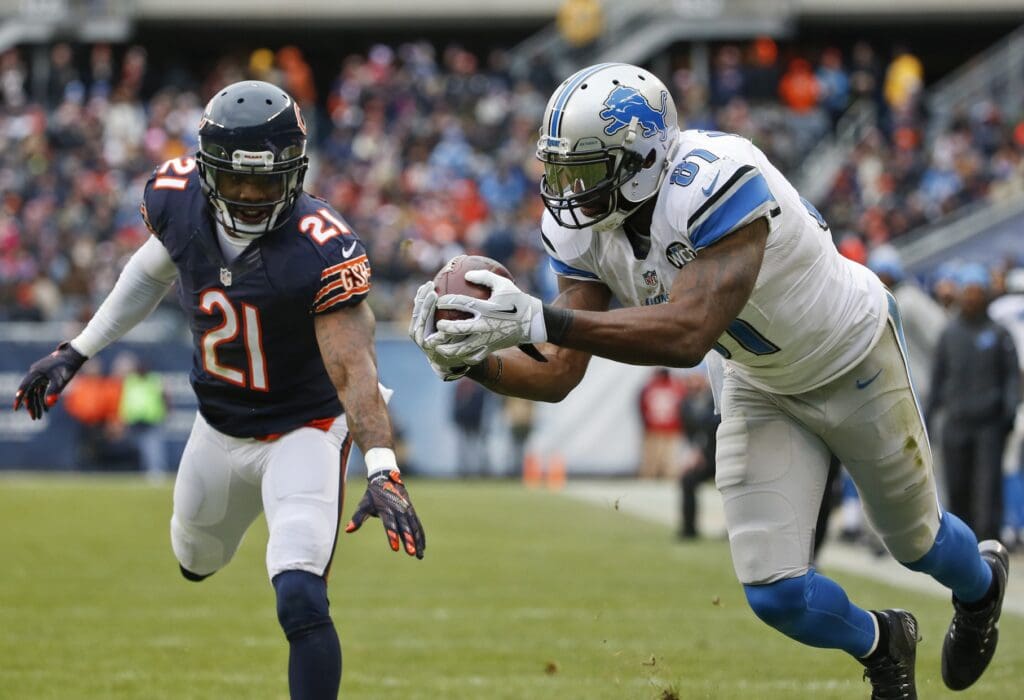 Jan 3, 2016; Chicago, IL, USA; Detroit Lions wide receiver Calvin Johnson (81) catches a touchdown pass against Chicago Bears strong safety Ryan Mundy (21) during the second half at Soldier Field. The Lions won 24-20.