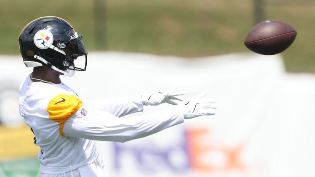 Jul 24, 2025; Latrobe, PA, USA; Pittsburgh Steelers wide receiver DK Metcalf (4) participates in drills during training camp at Saint Vincent College.