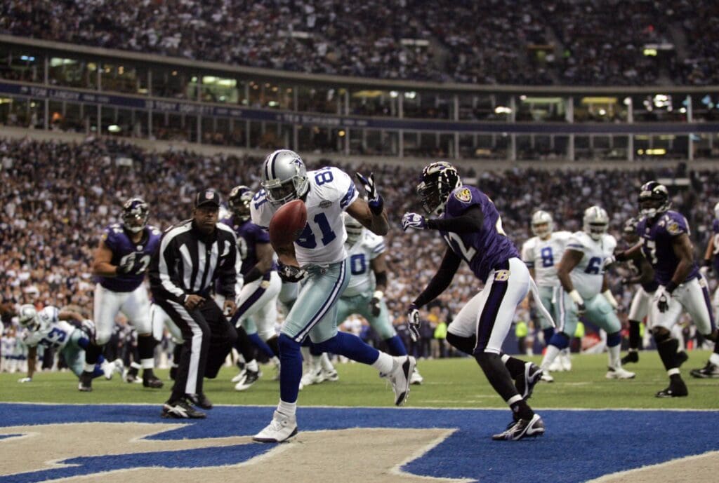 Dec 20, 2008; Irving, TX, USA; Dallas Cowboys wide receiver Terrell Owens (81) cannot catch a pass against the Baltimore Ravens at Texas Stadium. 