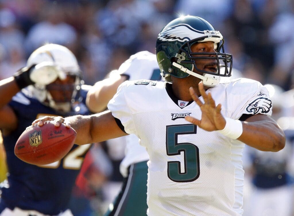 November 14, 2009, San Diego, CA: Philadelphia Eagles quarterback Donovan McNabb (5) looks for a receiver in the first quarter against the San Diego Chargers at Qualcomm Stadium.