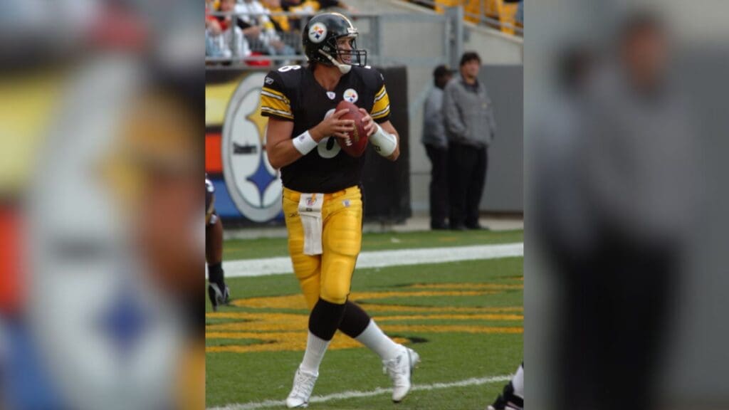Tommy Maddox of the Pittsburgh Steelers drops back to pass